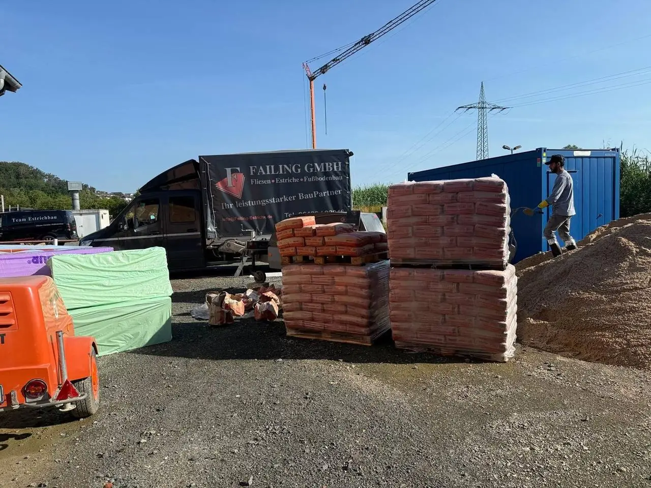 Materialanlieferung auf einer Großbaustelle
