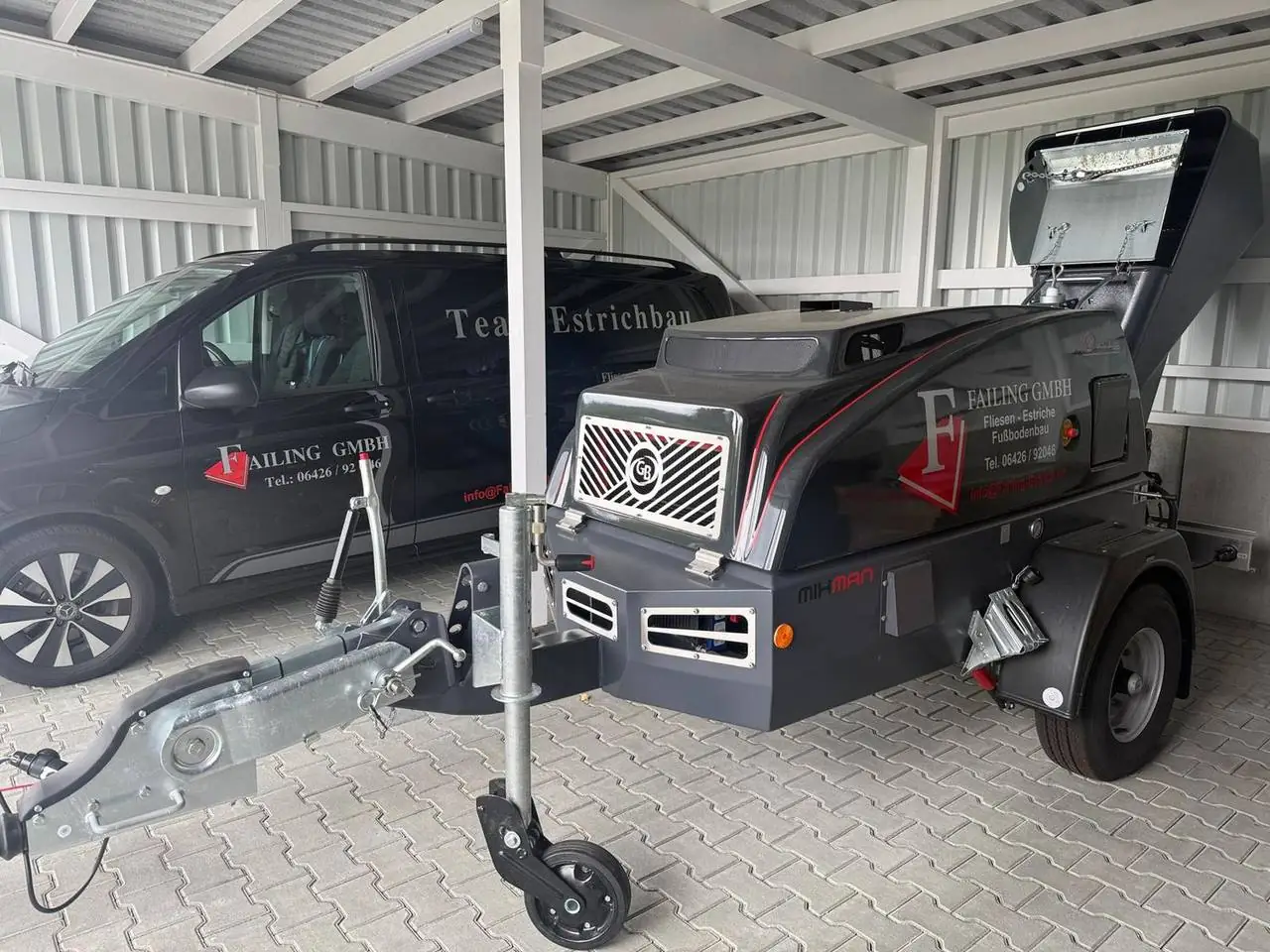 Estrichpumpe mit Firmenbeschriftung